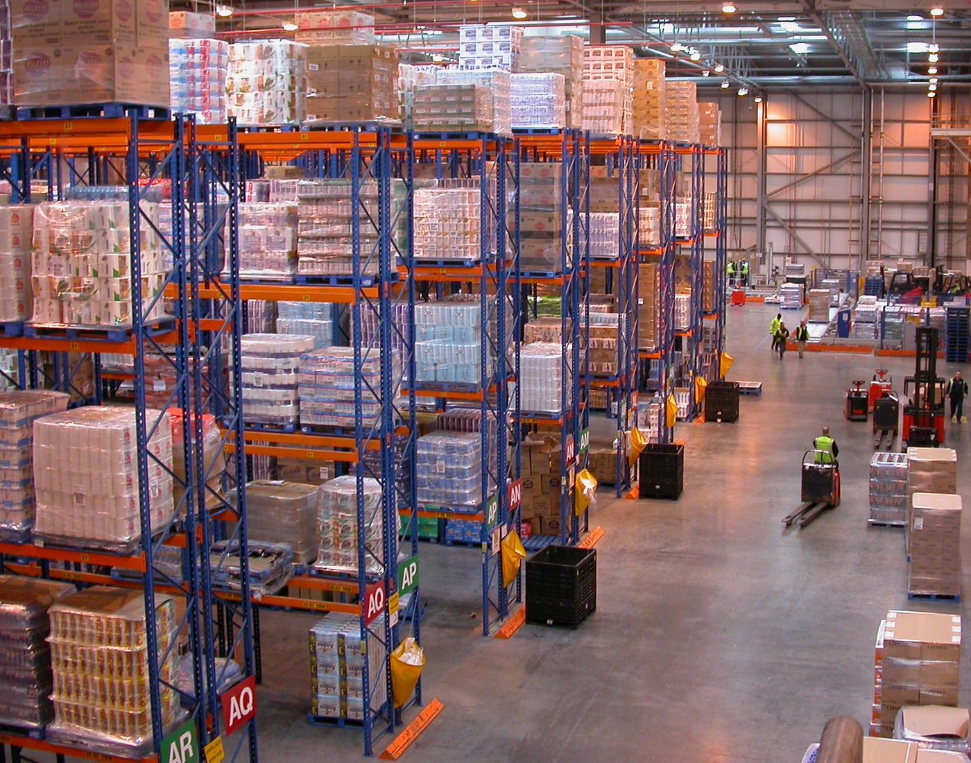 Magazijn met palletstellingen
