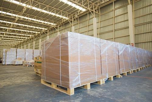 Gewikkelde pallets klaar voor transport